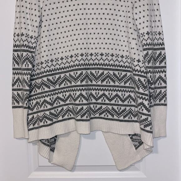 LOFT Cream and Gray Geometric Print Sweater - Picture 7 of 10